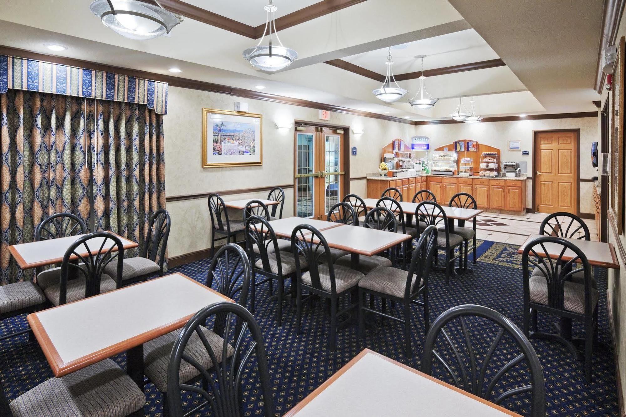 Hotel Holiday Express & By Ihg Glenpool